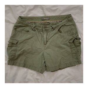 Women’s Army Green Cargo Shorts Size 6